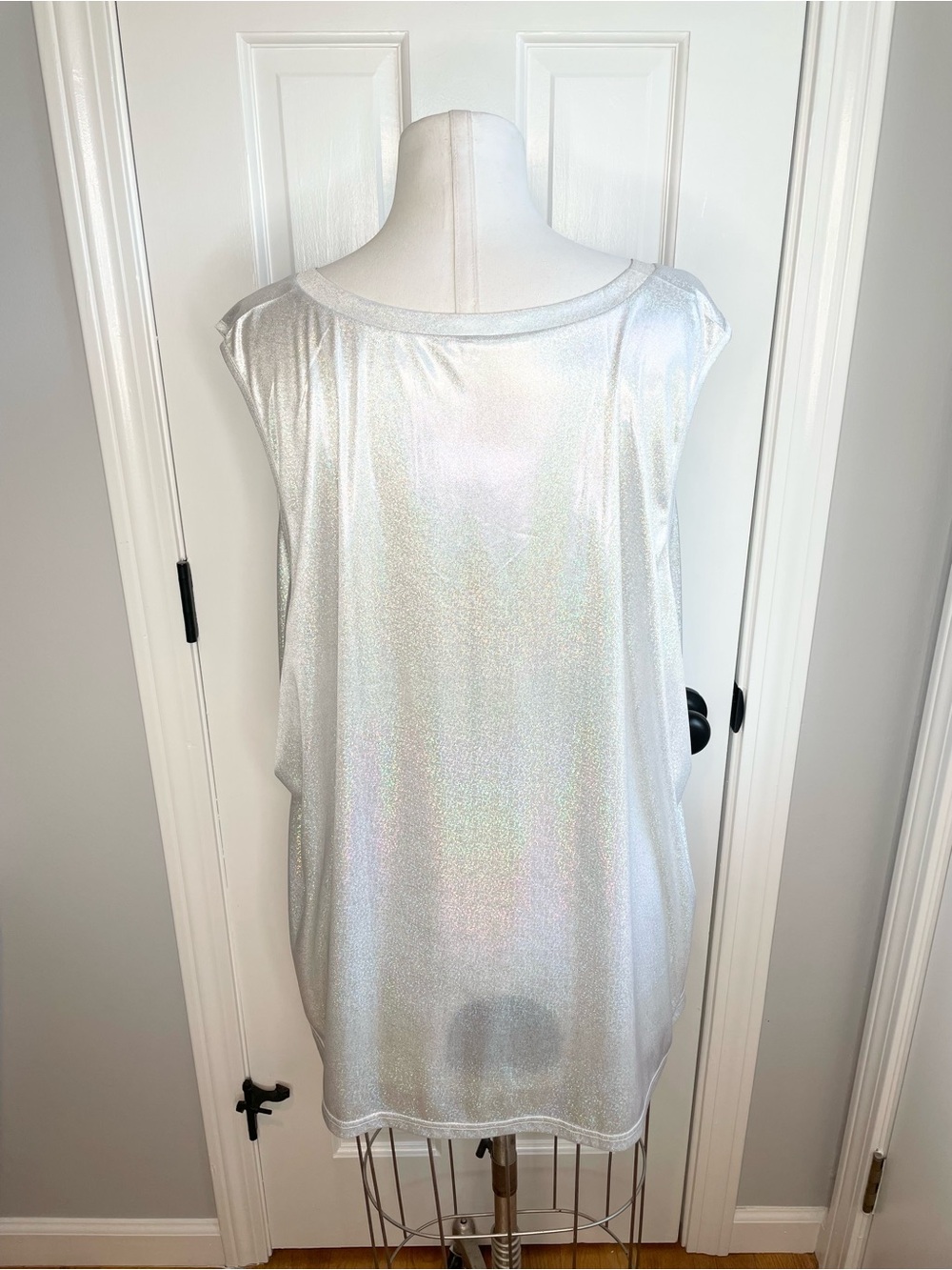 Silver Metallic V-Neck Sleeveless Tunic - Picture 3 of 6